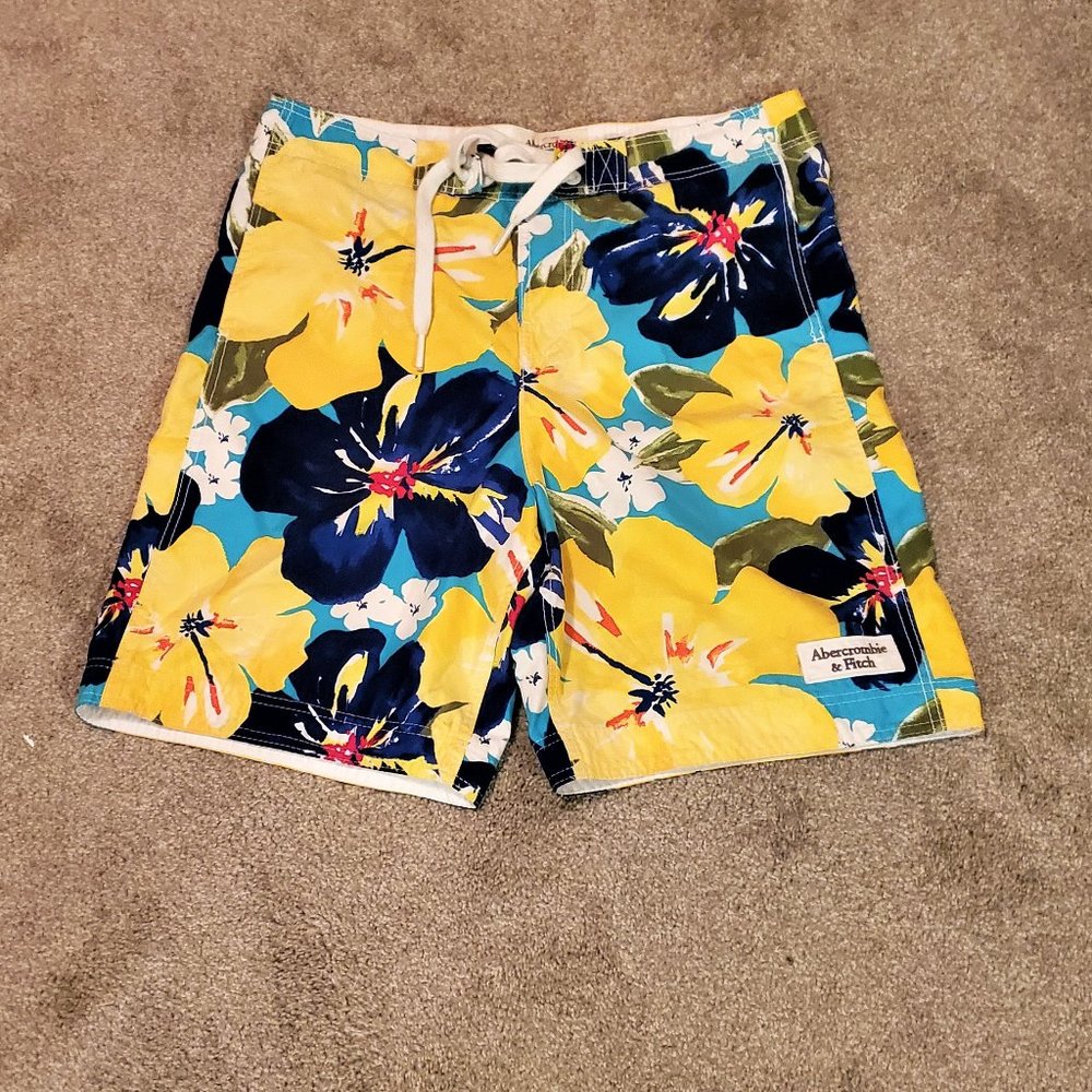 Abercrombie and Fitch men's ropical floral swim trunks -  Size L